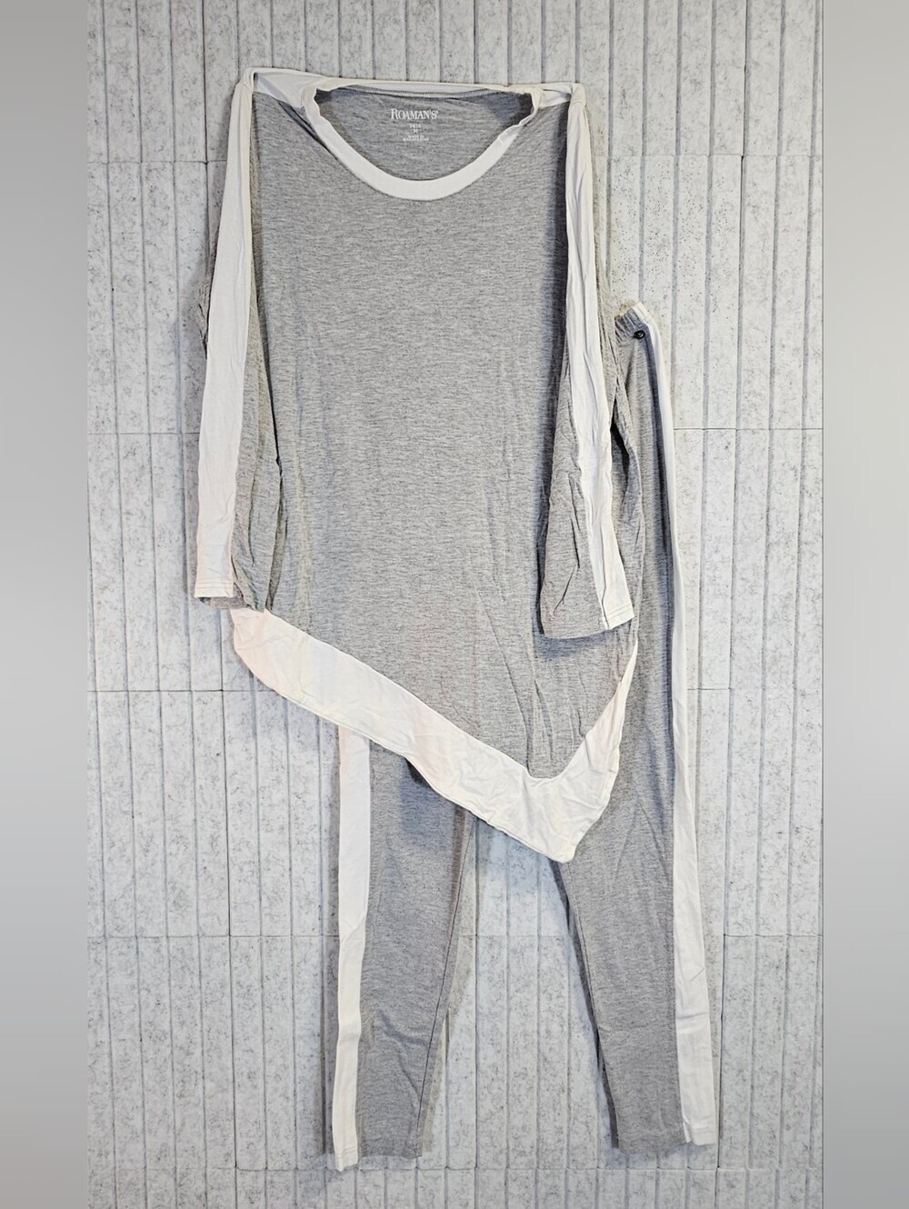 Roaman’s Women's 2-piece matching lounge set gray & white size M 14/16 - Picture 2 of 4
